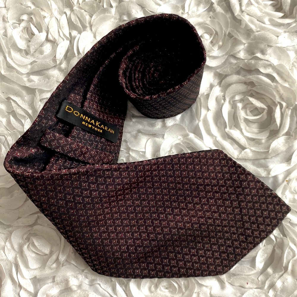 New Donna Karan mens silk tie